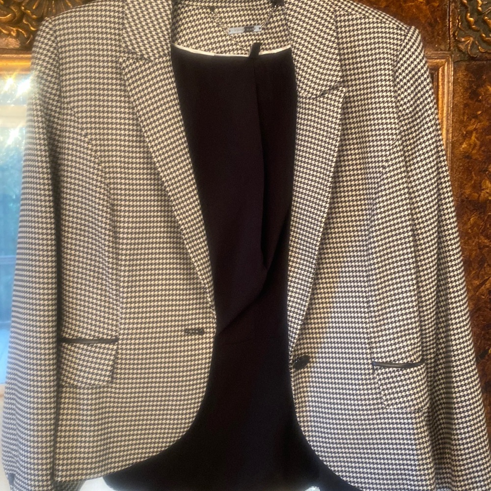 Black and white blazer 🤍🖤